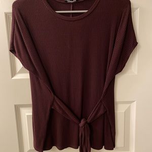 Express burgundy women’s short sleeve tie in the front shirt